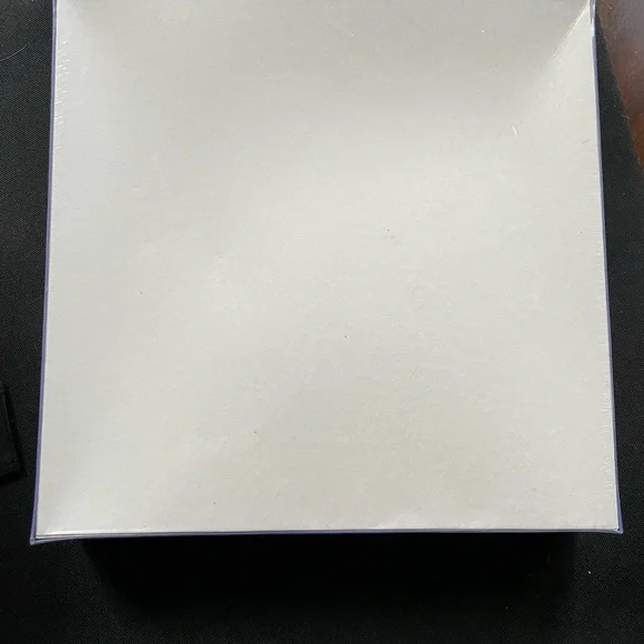 New with plastic still on - 1000 piece puzzle - Blue Moon - Picture 2 of 2